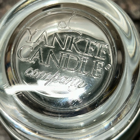 Yankee Candle “Patchouli” Large 22 oz White Label –Rare Retired - Like New - Picture 4 of 5